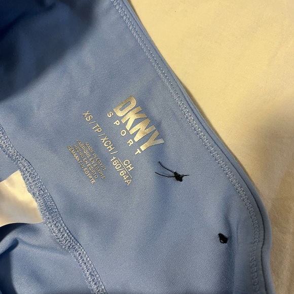 *NWT* MATCHING SET! DKNY SPORT V-neck sports bra (S) and short legging (XS) - Picture 7 of 7